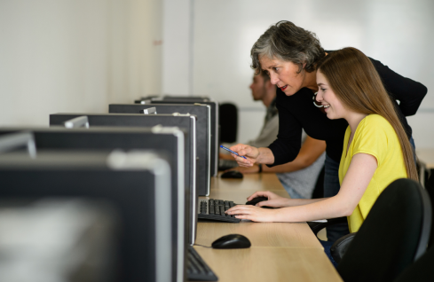 Prof. Laura Kelly on Journalism, Social Issues, and Teaching featured image