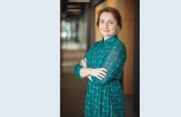 Desislava Tabakova (EMBA ’22) on Making Decisions Outside of the Box featured image