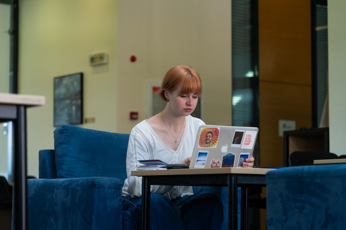 A student checking her email to prepare for a successful new semester at university