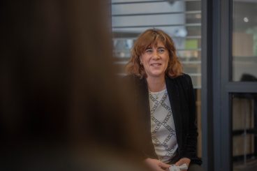 Dean of Students Sabina Wien welcomes the new Executive MBA cohort with a speech